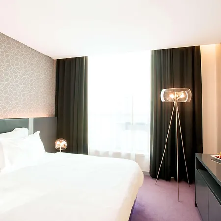Nh Gate One Hotel
